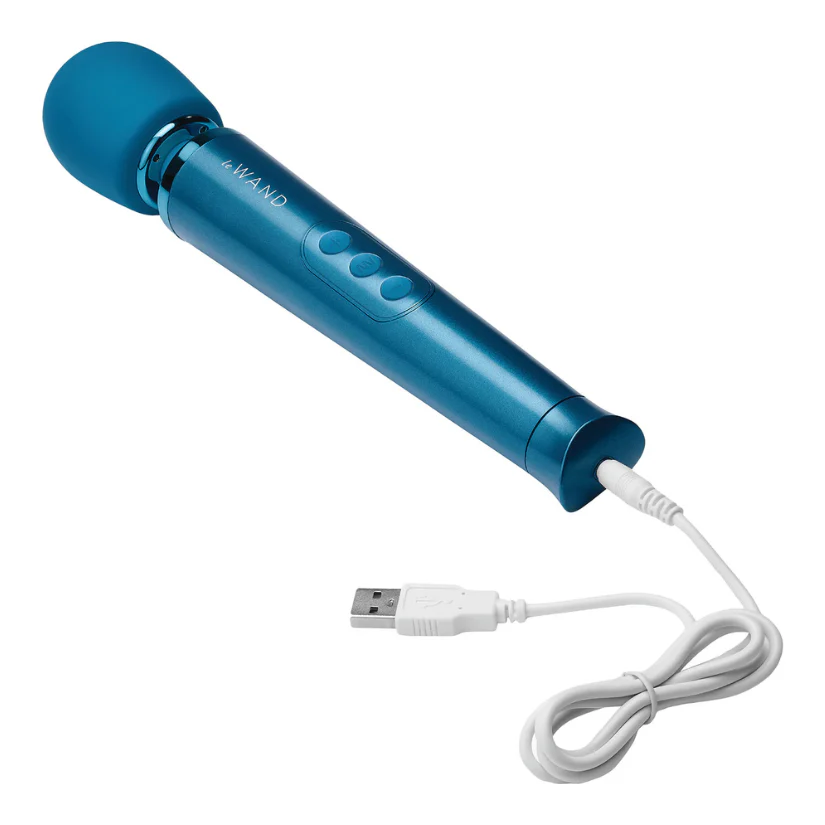 Le Wand Petite Rechargeable Massager - Image 11
