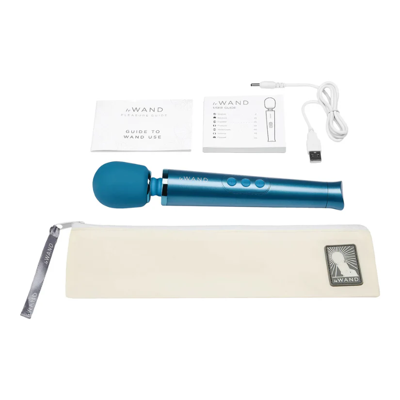 Le Wand Petite Rechargeable Massager - Image 12