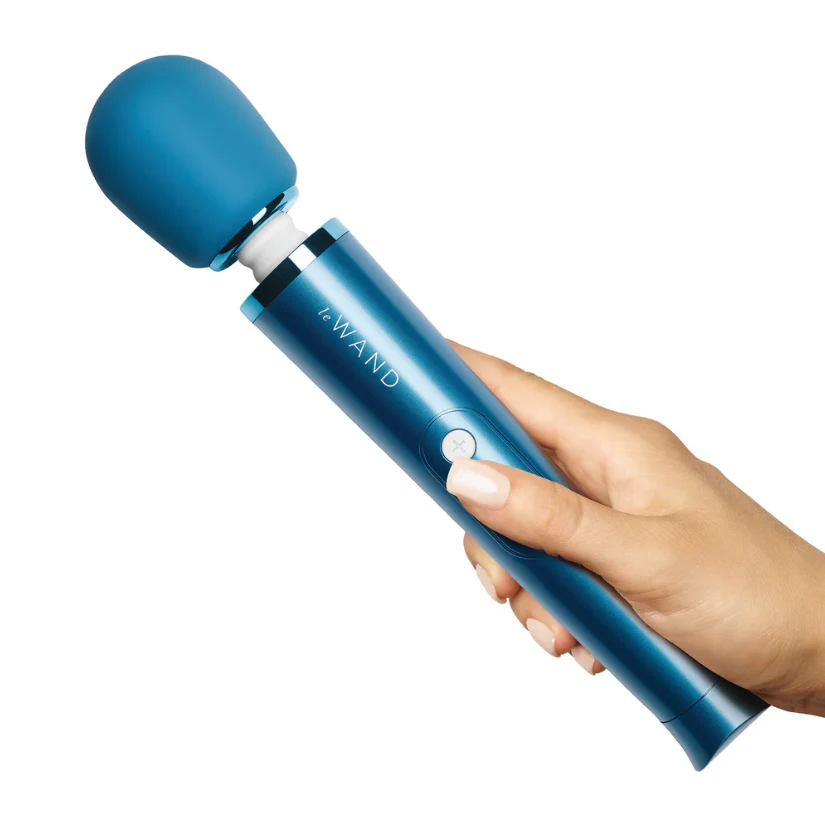 Le Wand Petite Rechargeable Massager - Image 6